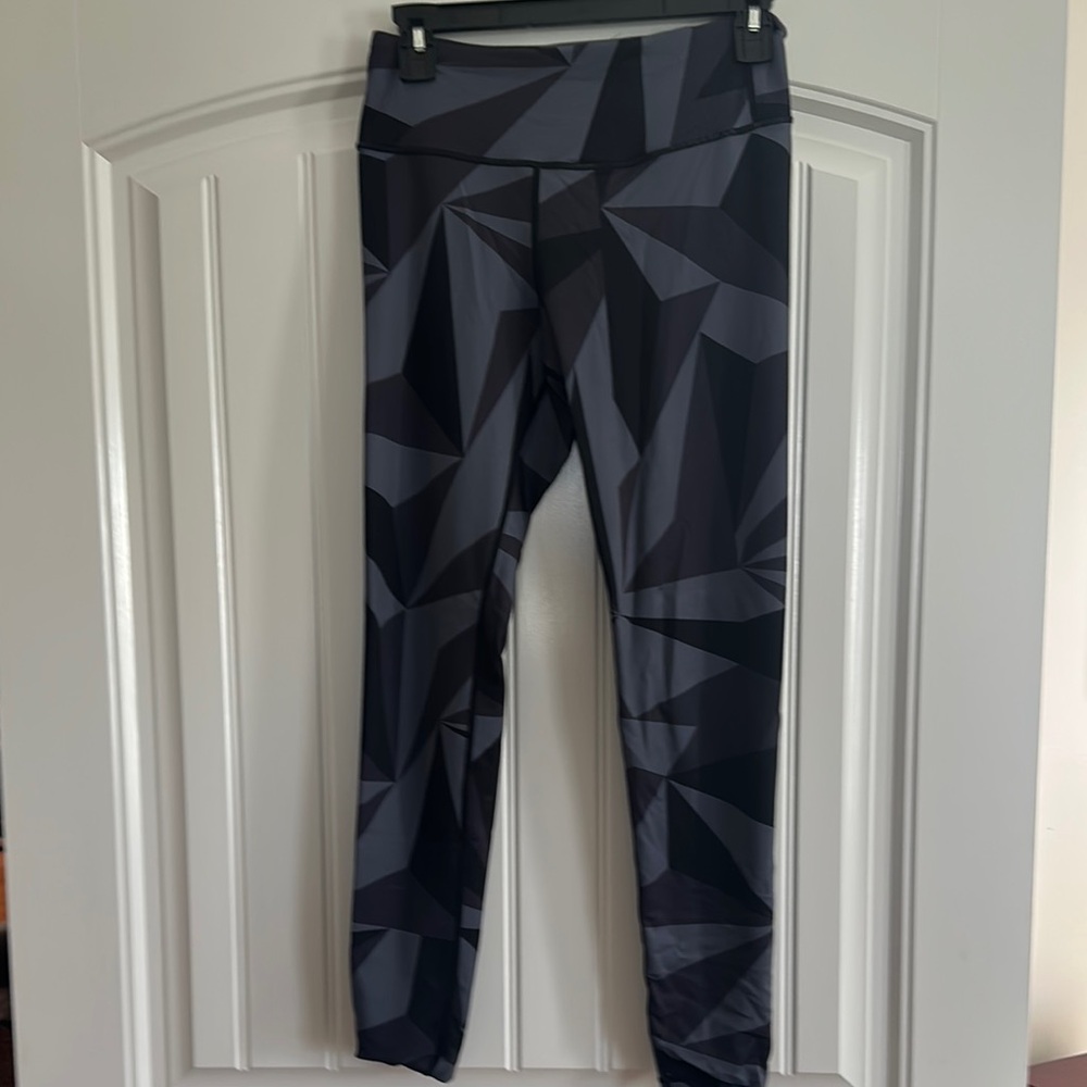 Geometric Black and Gray Leggings